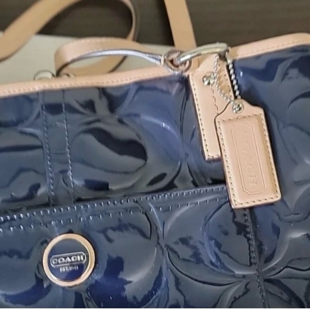 Coach F25487 Gallery Tote Patent Leather Navy Beige Trim Shoulder Bag Excellent - Picture 6 of 16